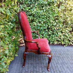 18th Century Italian Elegant Walnut Ladies Armchair 18th century in Walnut, Italian