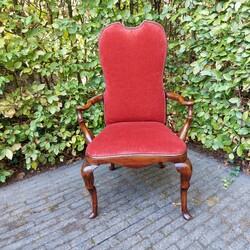 18th Century Italian Elegant Walnut Ladies Armchair 18th century in Walnut, Italian