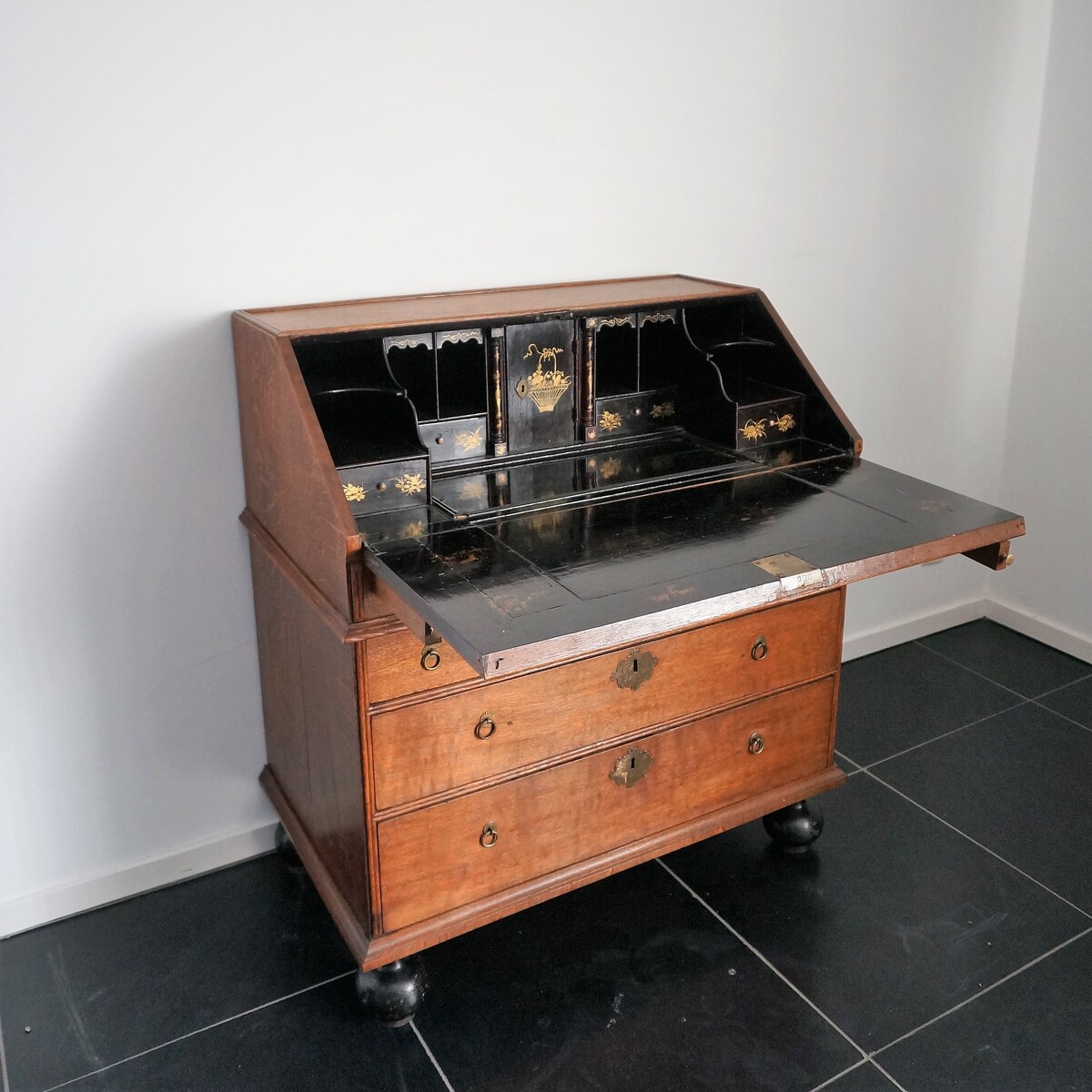 Black Lacquered Oak Bureau George I In Oak George I, early 18th century Black Lacquered Oak Bureau George I In Oak