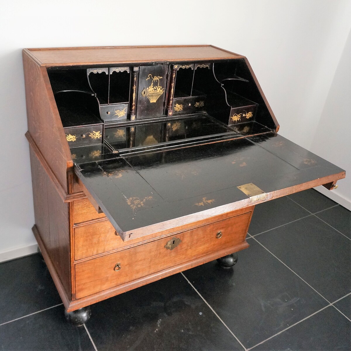 Black Lacquered Oak Bureau George I In Oak George I, early 18th century Black Lacquered Oak Bureau George I In Oak