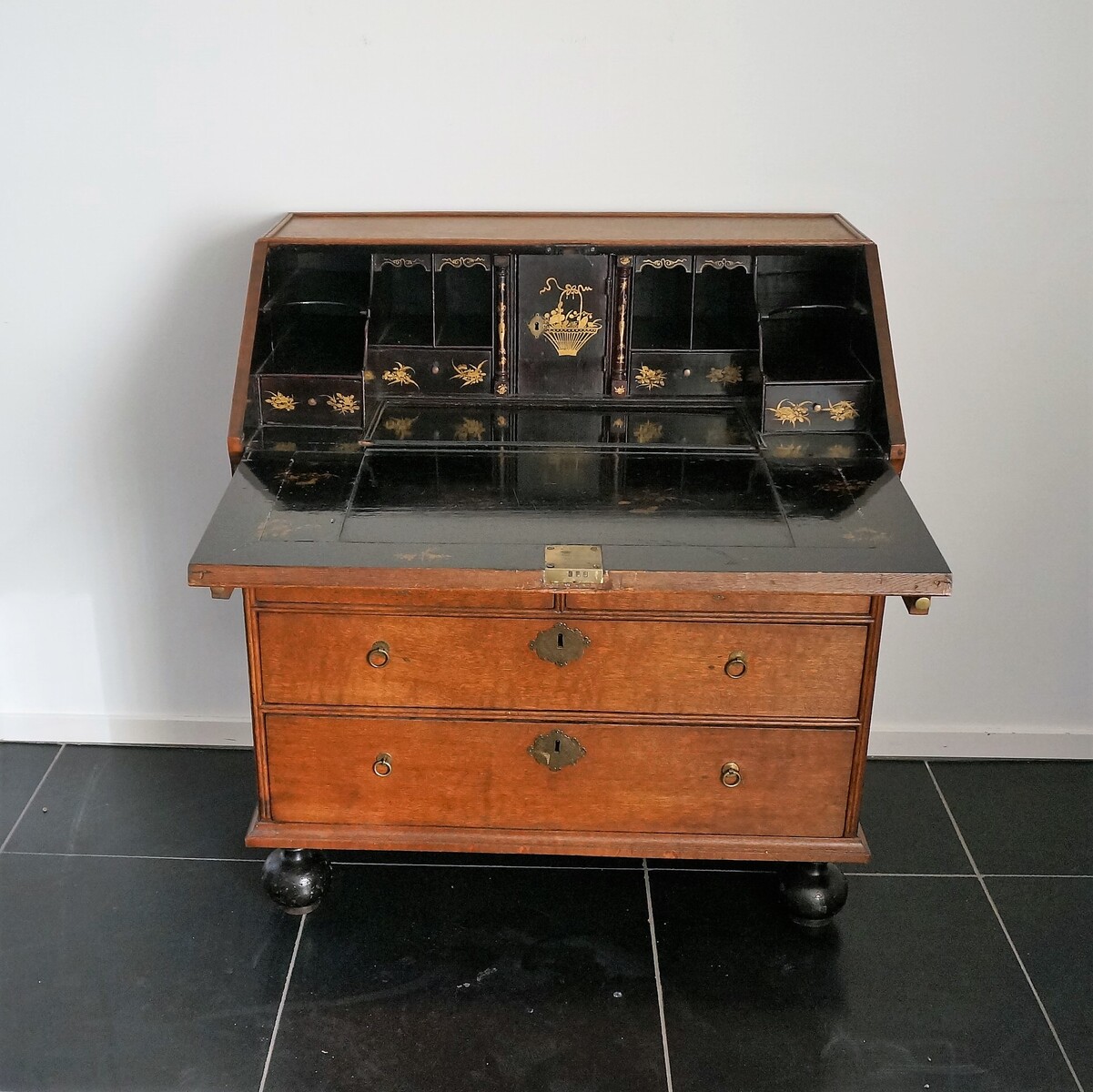 Black Lacquered Oak Bureau George I In Oak George I, early 18th century Black Lacquered Oak Bureau George I In Oak