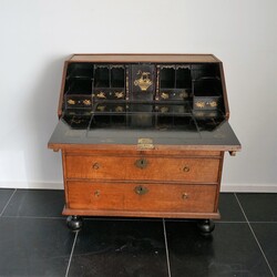 Black Lacquered Oak Bureau George I In Oak George I, early 18th century in oak and lacquered interior , England 1720