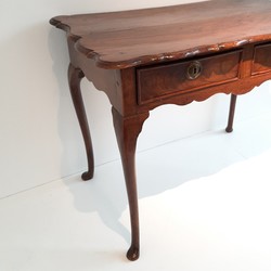 Dutch Elm Lowboy Or Teatable country in elm, Dutch late 18th century