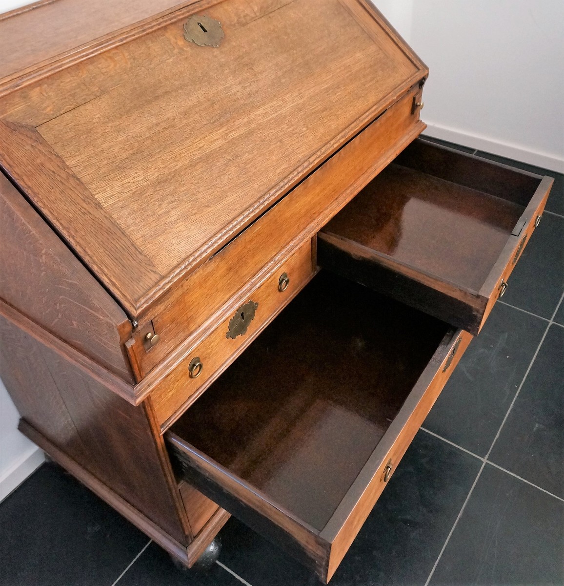 George I English Bureau With A Black Lacquered Interior