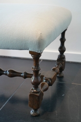 Tabouret Louis XIV in walnut, France 1700